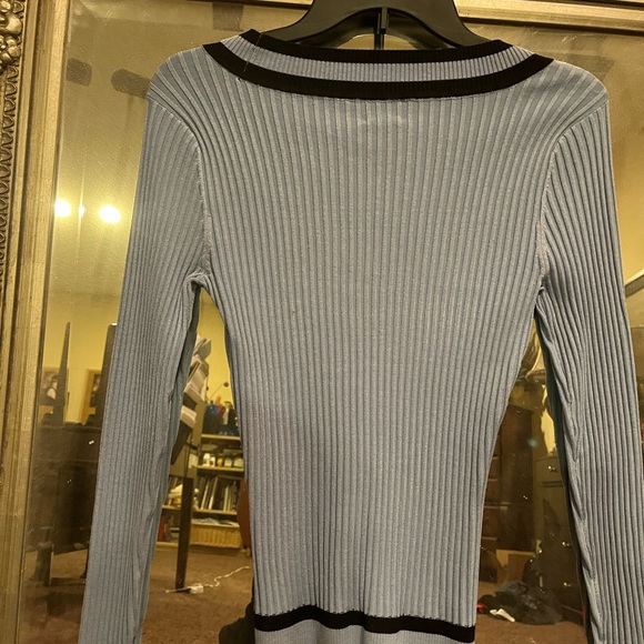 INC International Concepts Black and Blue Ribbed V-Neck Sweater - Picture 3 of 3